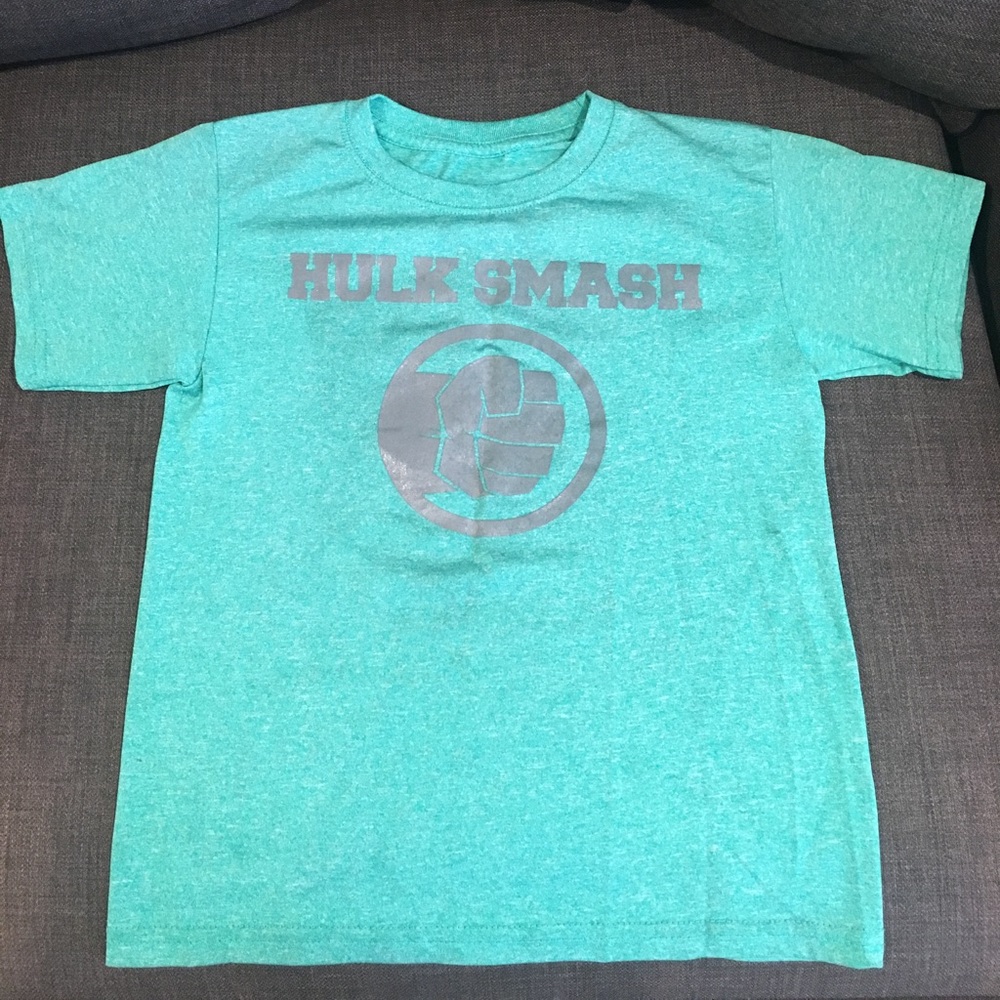 Boys hulk shirt. 5/6.